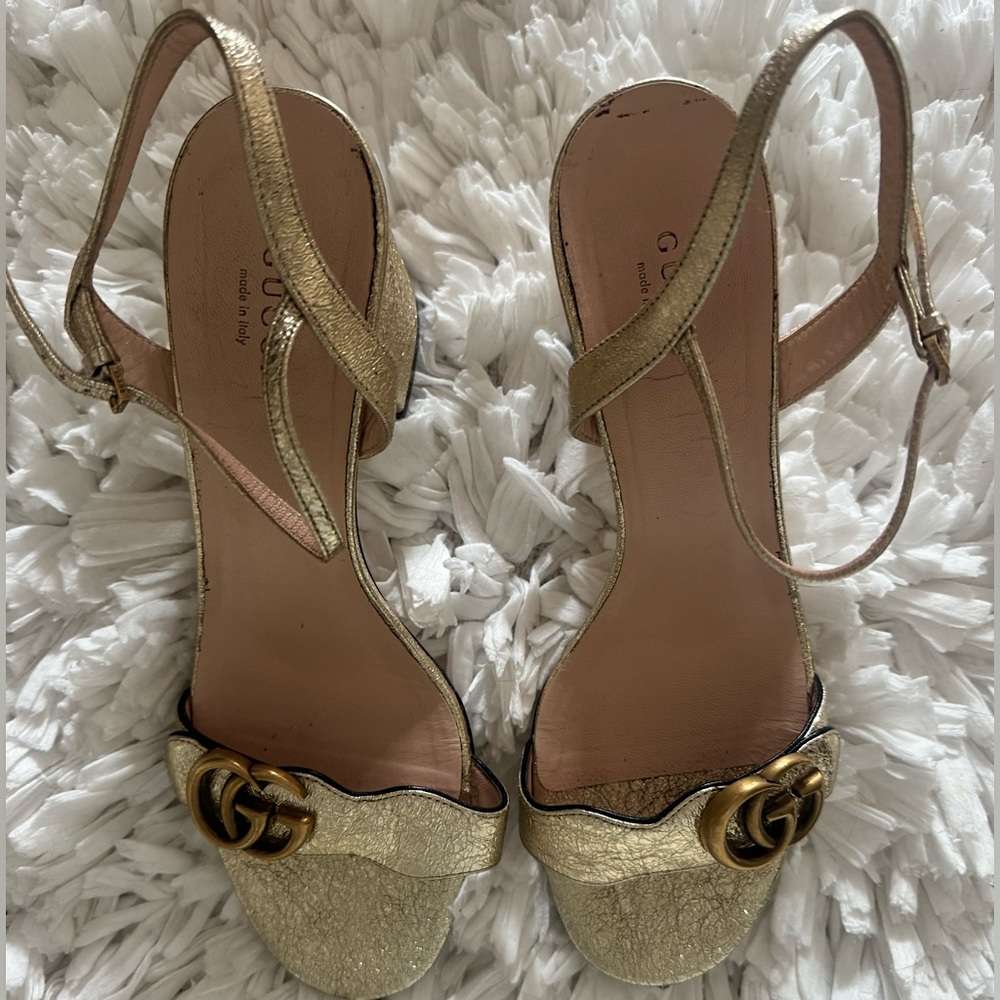 GUCCI METALLIC LAMINATE LEATHER MID-HEEL SANDAL